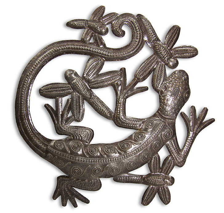 Small Gecko with Dragonflies