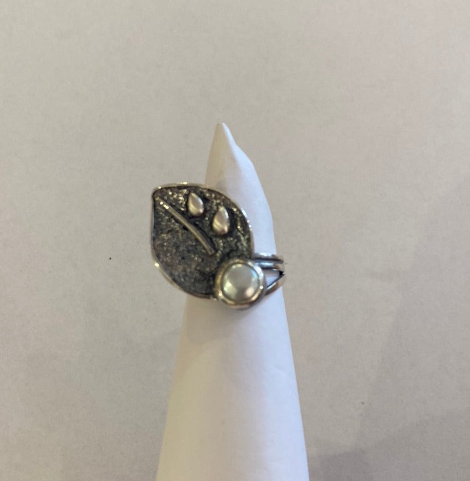Pearl Leave Silver Ring